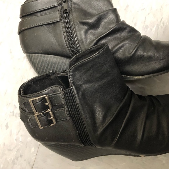 Gently used black blowfish wedge booties size 7 - Picture 3 of 3